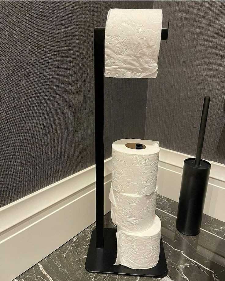 Stojak na papier toaletowy czarny